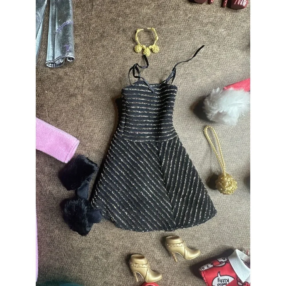 Barbie Outfits And Accessories 10 Complete Outfits Over 45 Pieces!